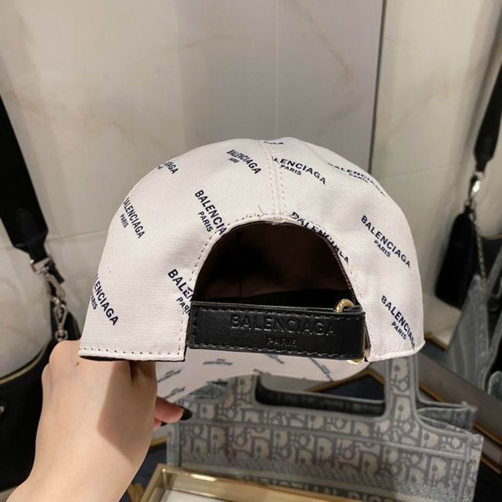 Ba*len*cia*ga hat